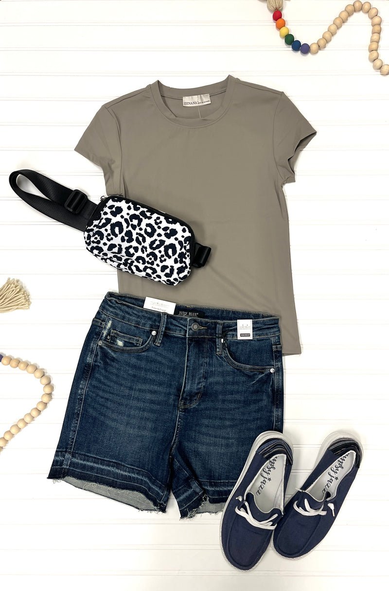 Crewneck Basic Tee in Mushroom